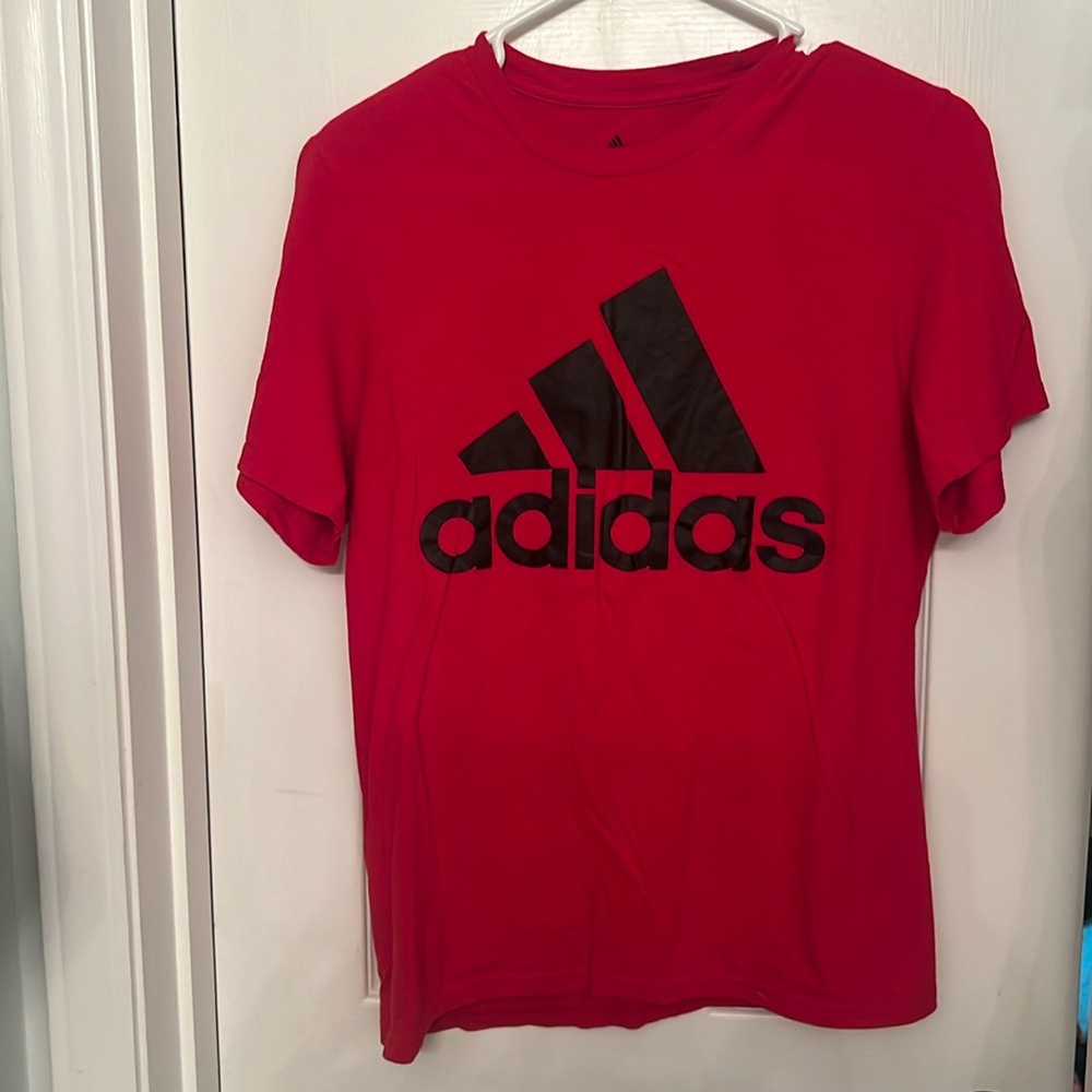 Men’s adidas red t-shirt size small
